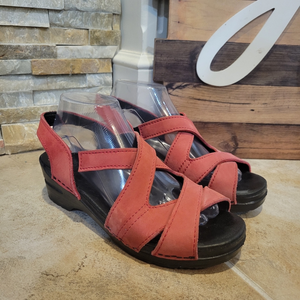 Dansko Dusky Red Nubuck Suede Slingback Cross Strap Sandals Women's EU 40